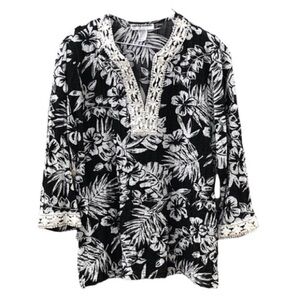CATHY DANIELS Black And White FLORAL Print Blouse
Size LARGE